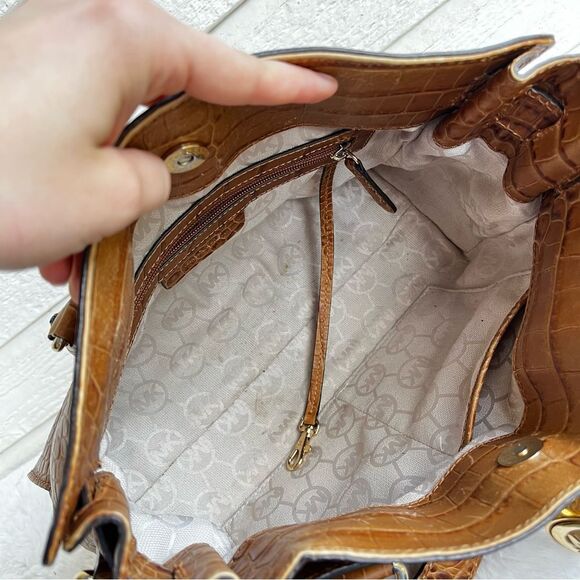 MICHAEL KORS Acorn Embossed Hamilton Satchel Tote Handbag Selma Raven - Picture 12 of 13